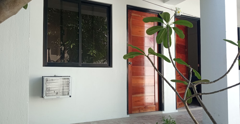 Standard Studio, 1 Queen Bed, Kitchenette, Courtyard View photo 3
