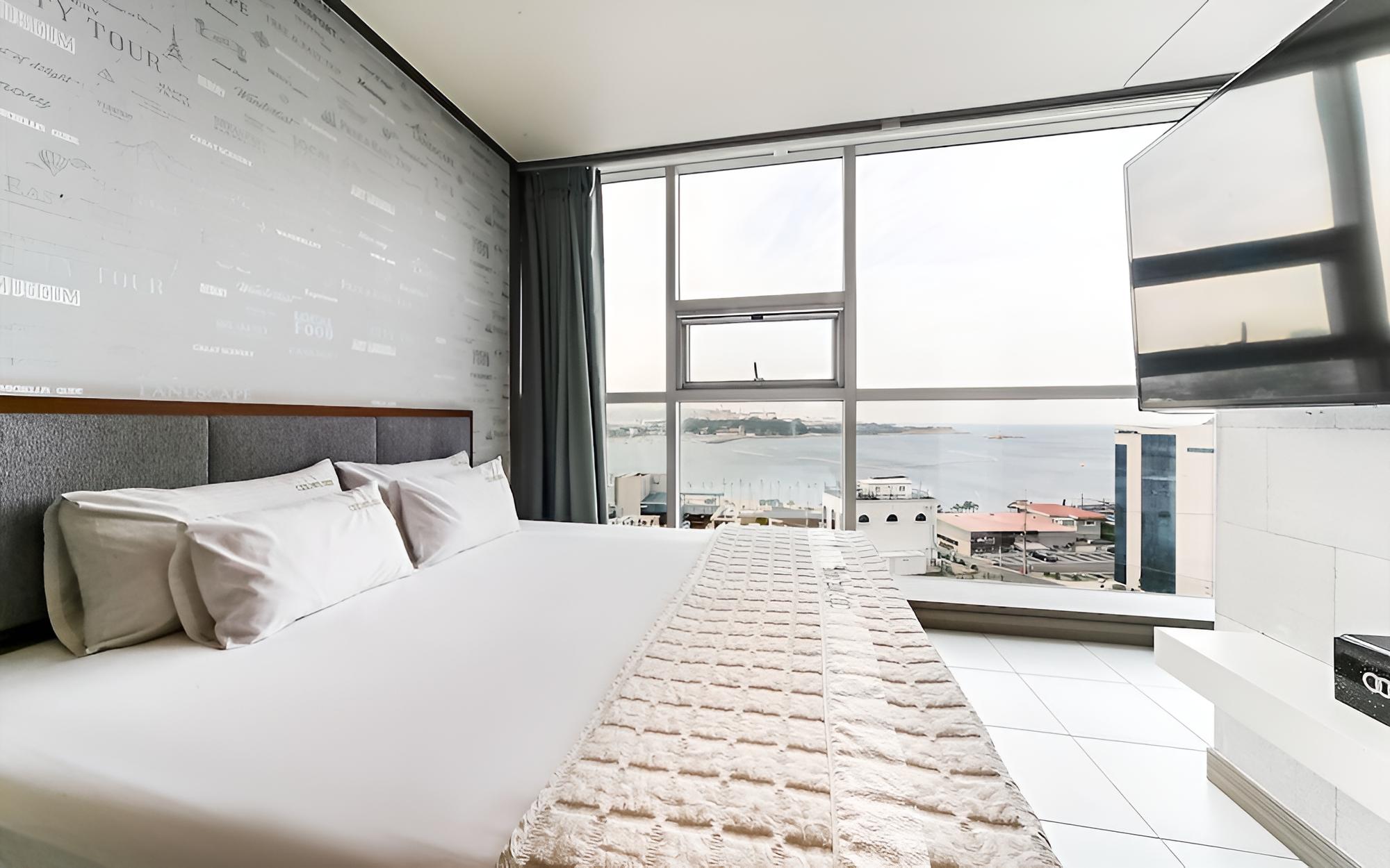 Room (VIP European Ocean View) - Photo 4