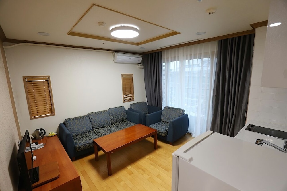 Family Quadruple Room - Photo 4