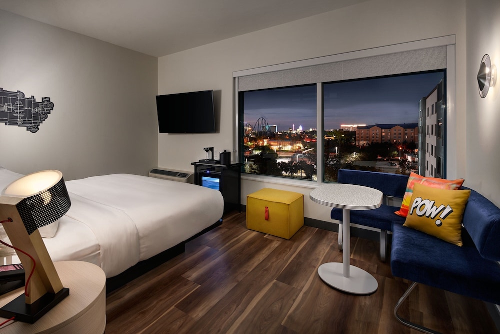 Premium Room, 1 King Bed (Mobility Accessible, Transfer Shower)