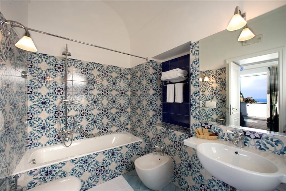 Superior Room, Balcony, Sea View - Photo 9