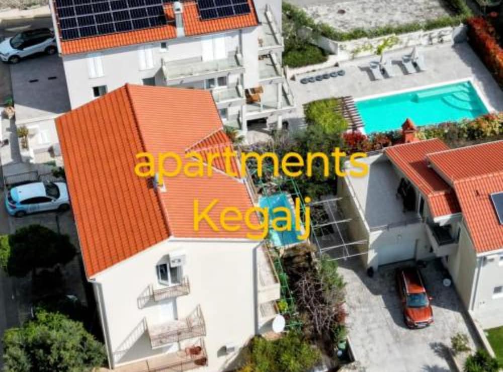 Studio (Studio with Pool View)