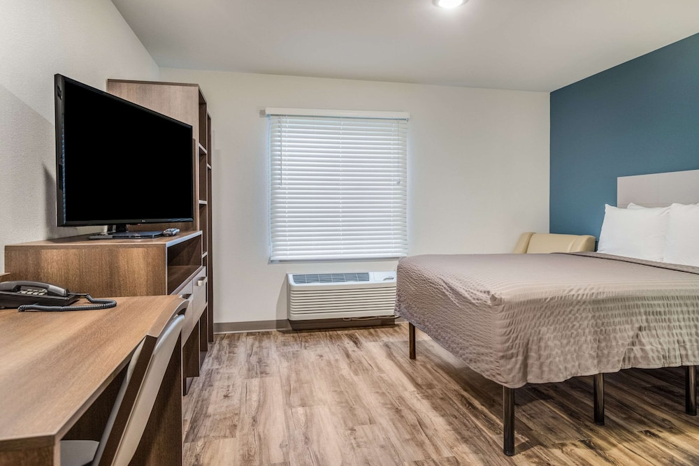 Room, 1 Queen Bed, Accessible, Non Smoking (Roll-in Shower) - Photo 3