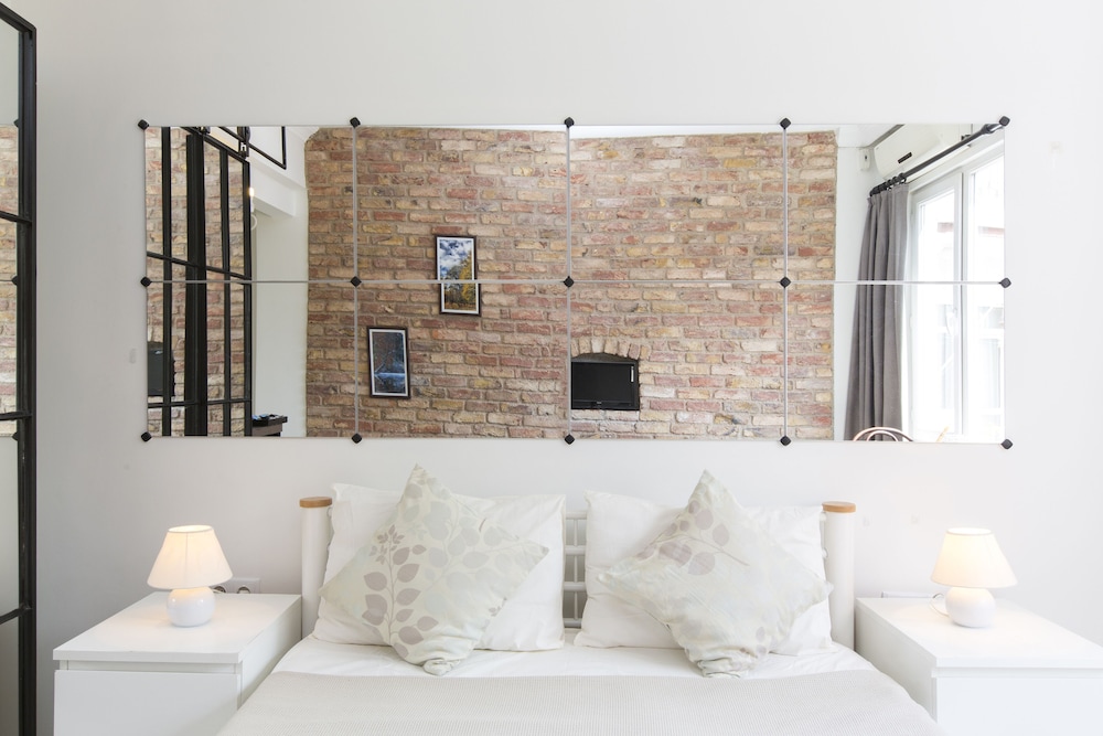 Deluxe Studio Suite photo 1