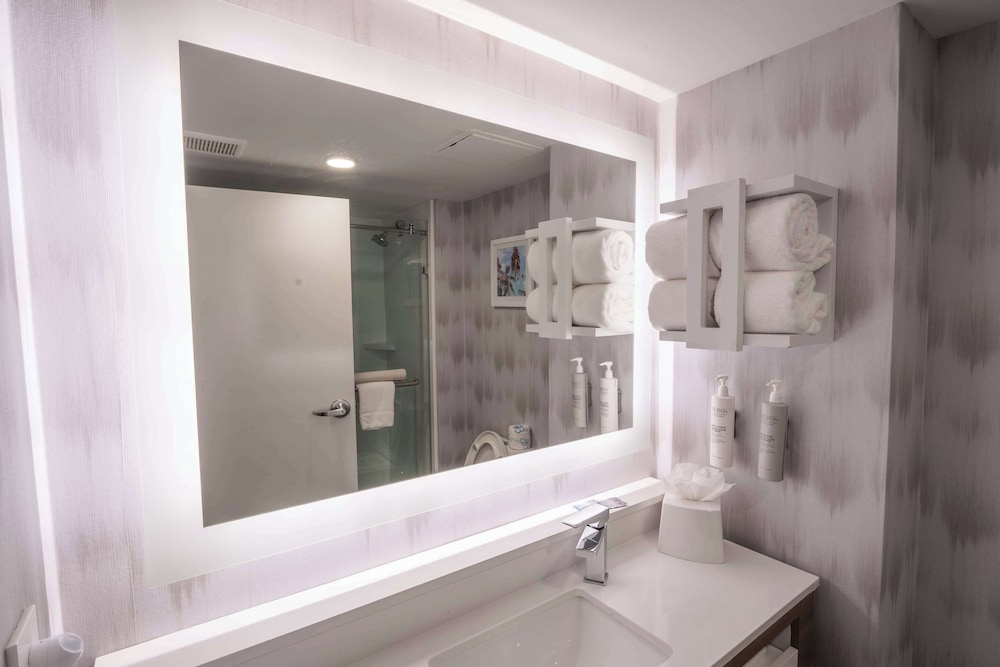 Room, 2 Queen Beds, Accessible (Roll-In Shower) - Photo 8