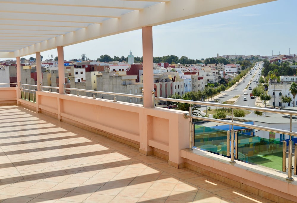 Panoramic Penthouse, 2 Bedrooms, Harbor View, Beachside photo 3
