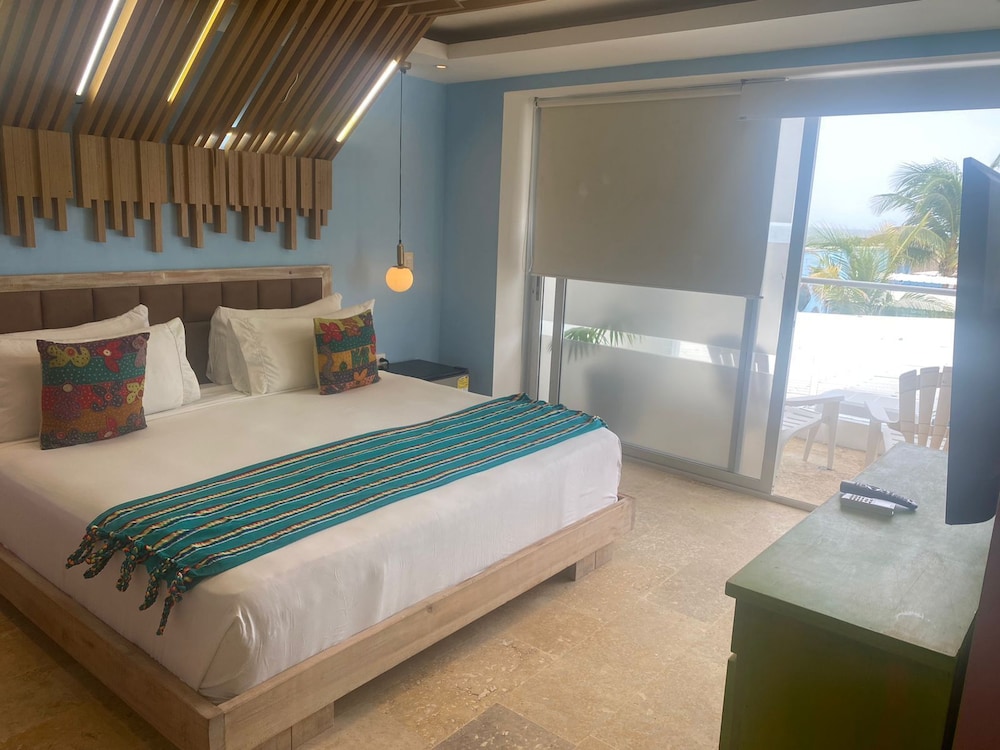 Deluxe Room, Balcony, Sea View photo 2