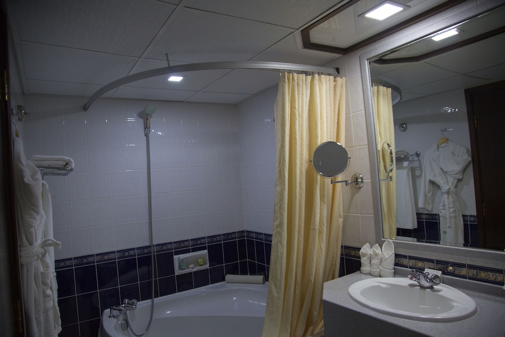 SUPERIOR SUITES photo 3