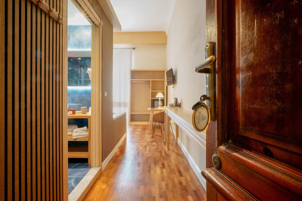 Deluxe Room with Private Spa - Photo 7