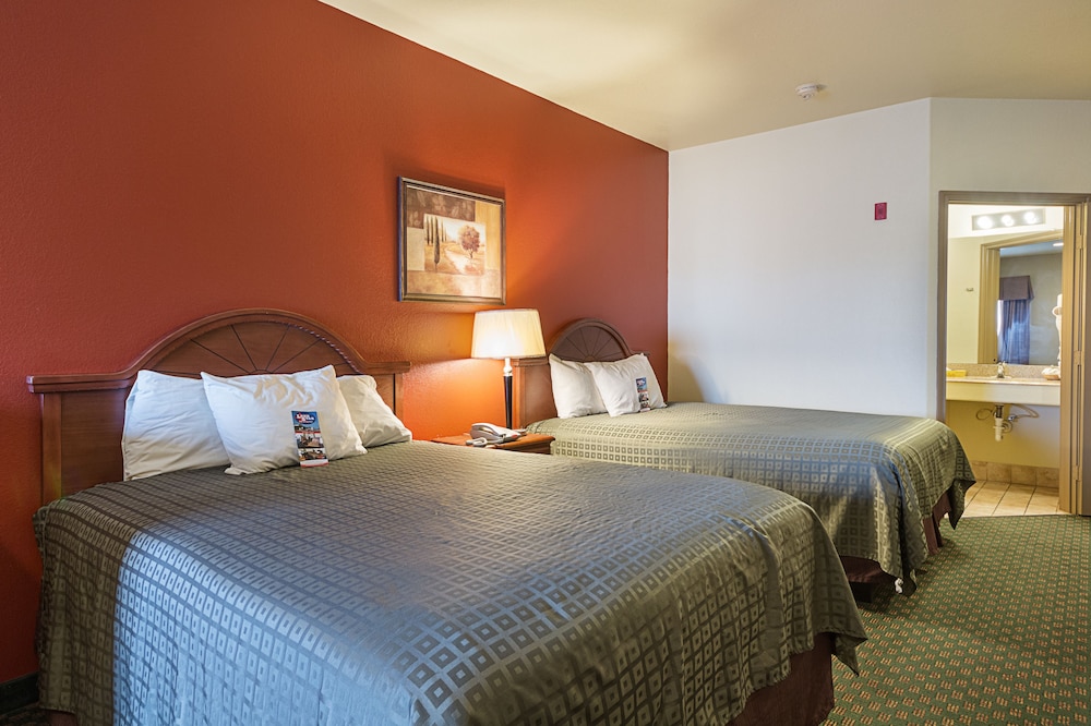 Room, 2 Queen Beds, Non Smoking, Kitchenette - Photo 3