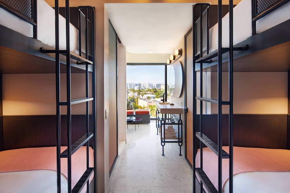 Deluxe Room, Multiple Beds photo 1