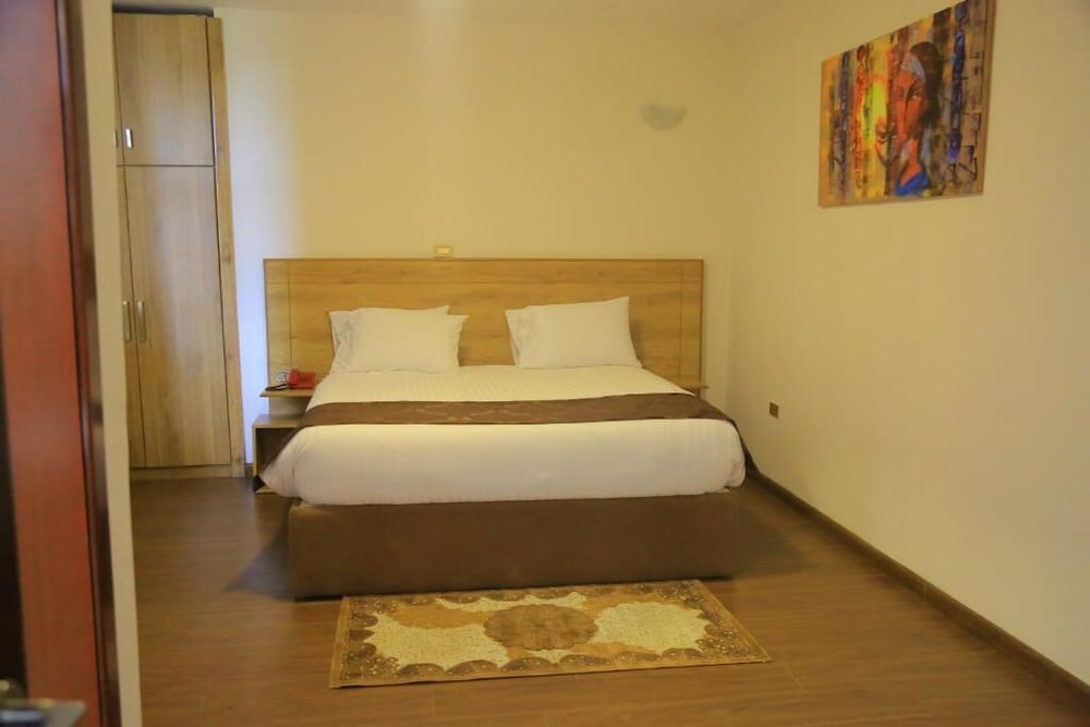 Deluxe King Room photo 3