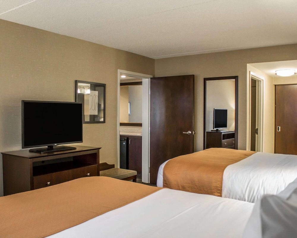 Suite, 2 Queen Beds, Non Smoking - Photo 4