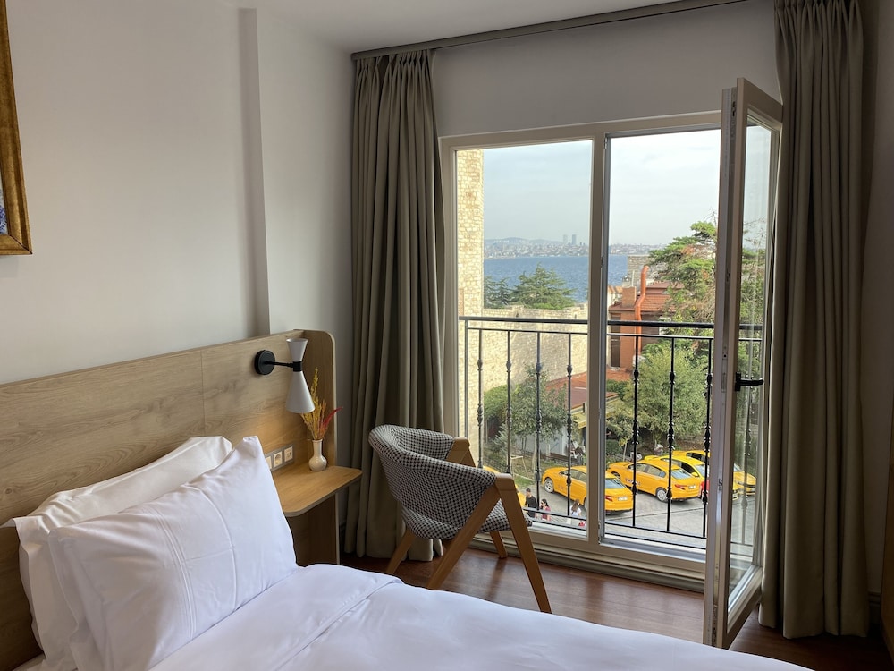 Deluxe Family with Sea View photo 3