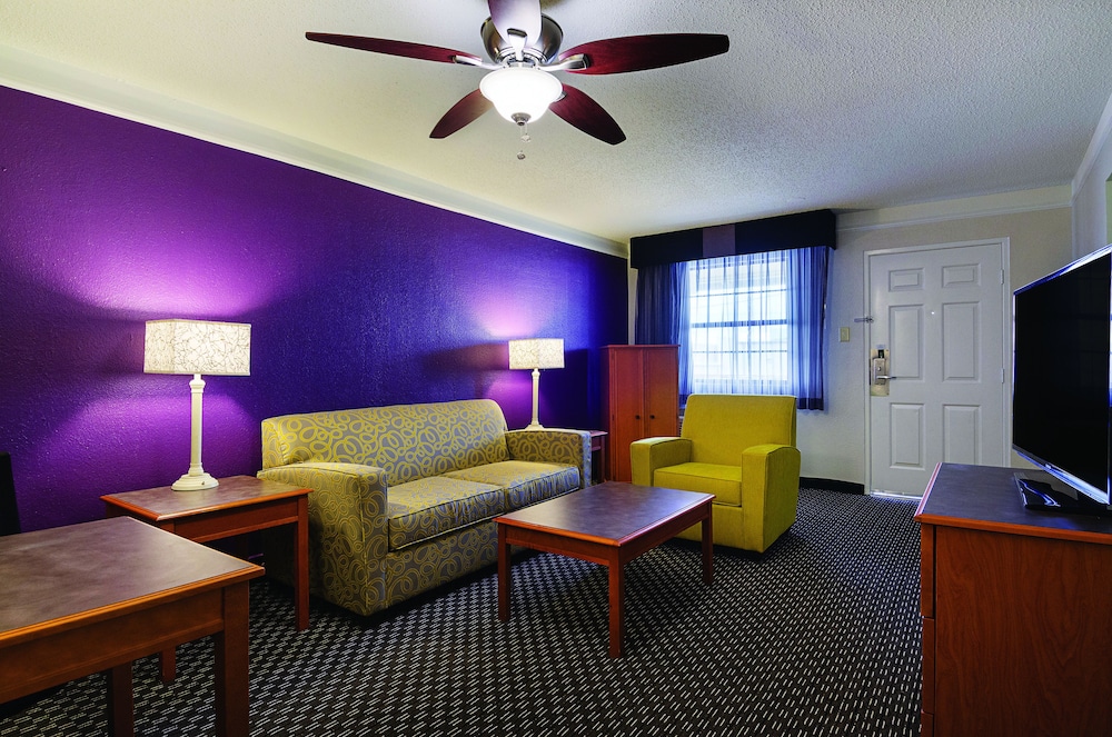 Suite, Non Smoking (Microwave & Refrigerator) photo 1