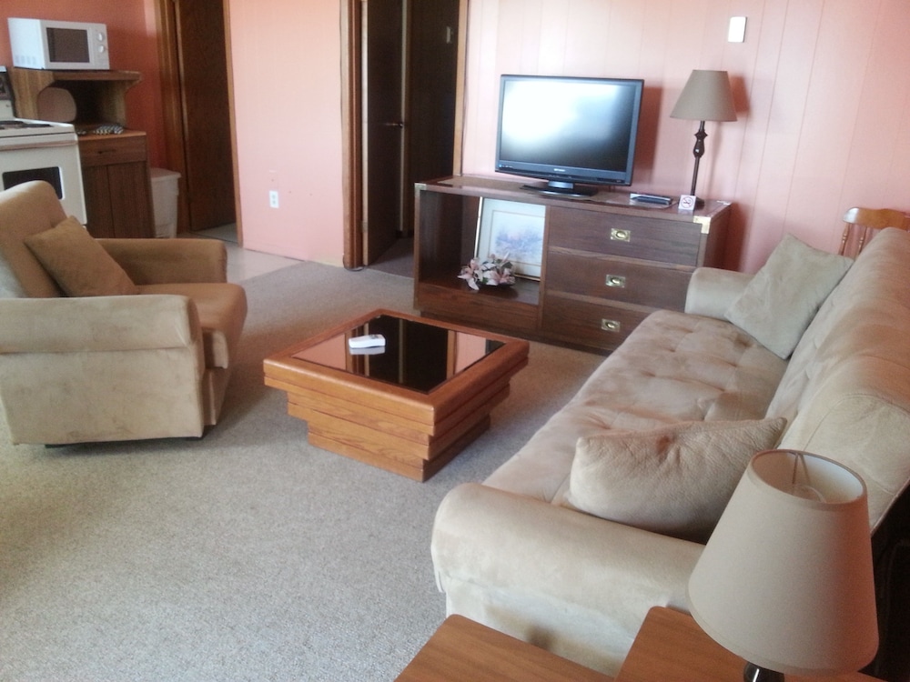 Suite, 1 Queen Bed with Sofa bed photo 1