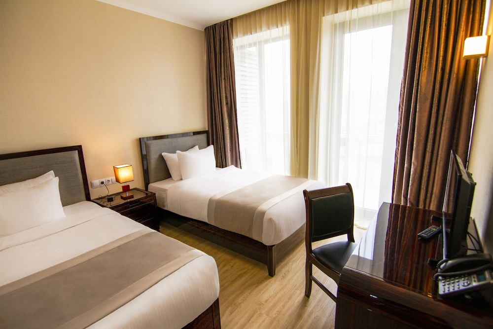 Comfort Twin Room, City View photo 1