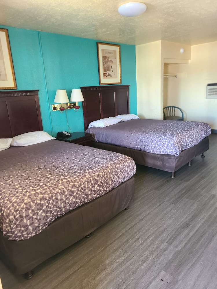 Standard Room, 2 Queen Beds photo 1