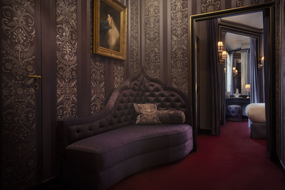 Suite, Connecting Rooms