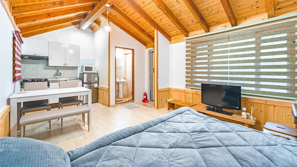 Basic Room, 1 Bedroom (101(PET)) - Photo 7