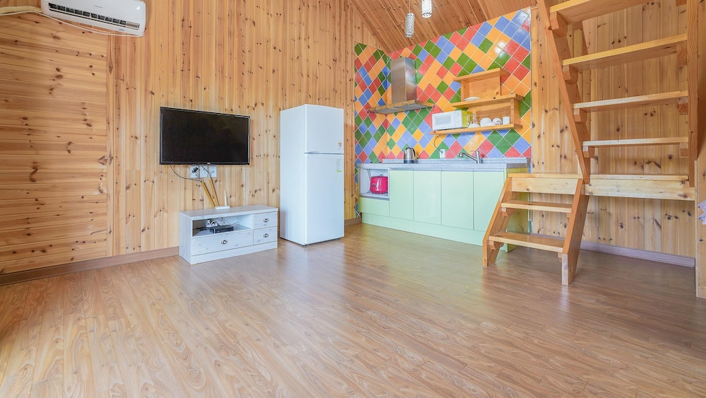 Basic Room, 1 Bedroom (B 203) - Photo 8