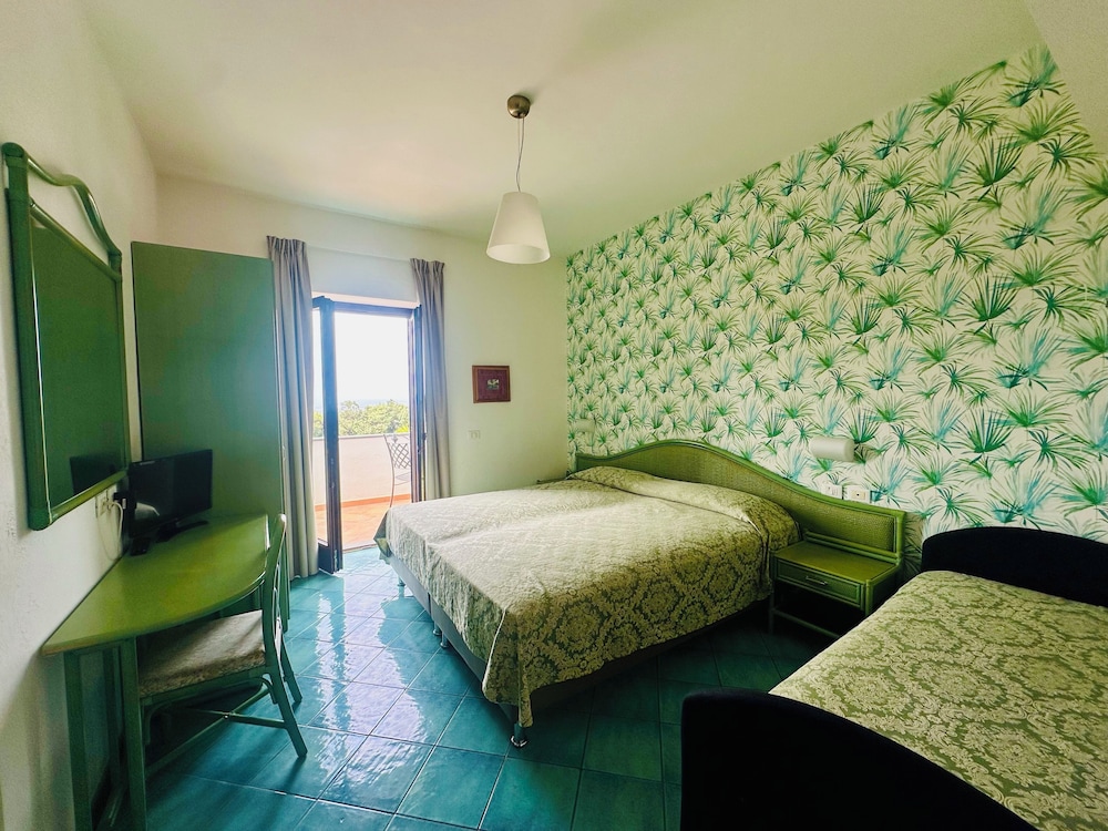 Standard Quadruple Room photo 2