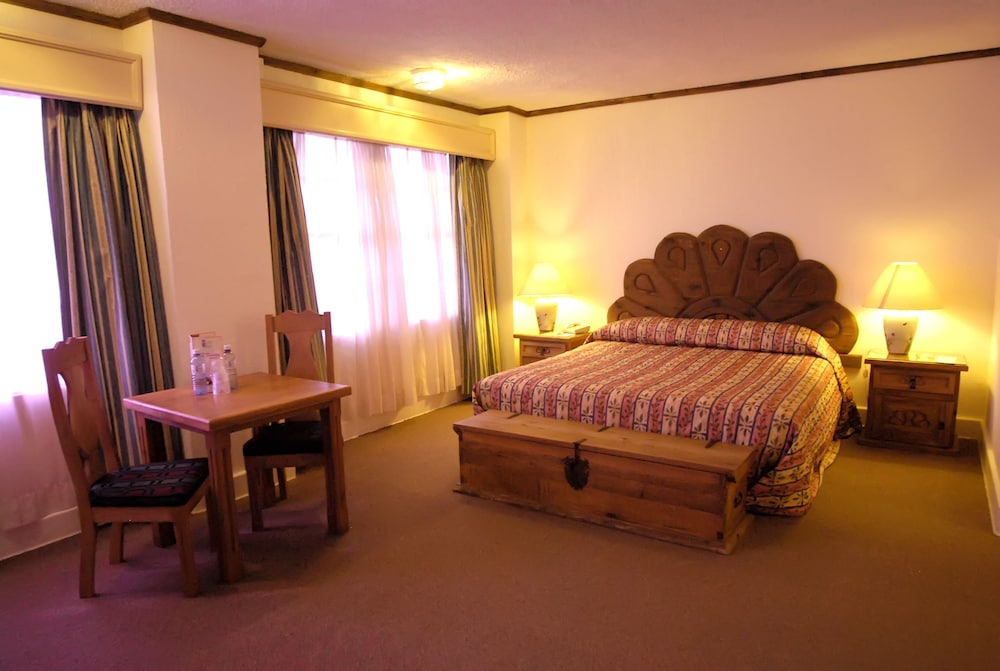 Standard Room, 1 Queen Bed