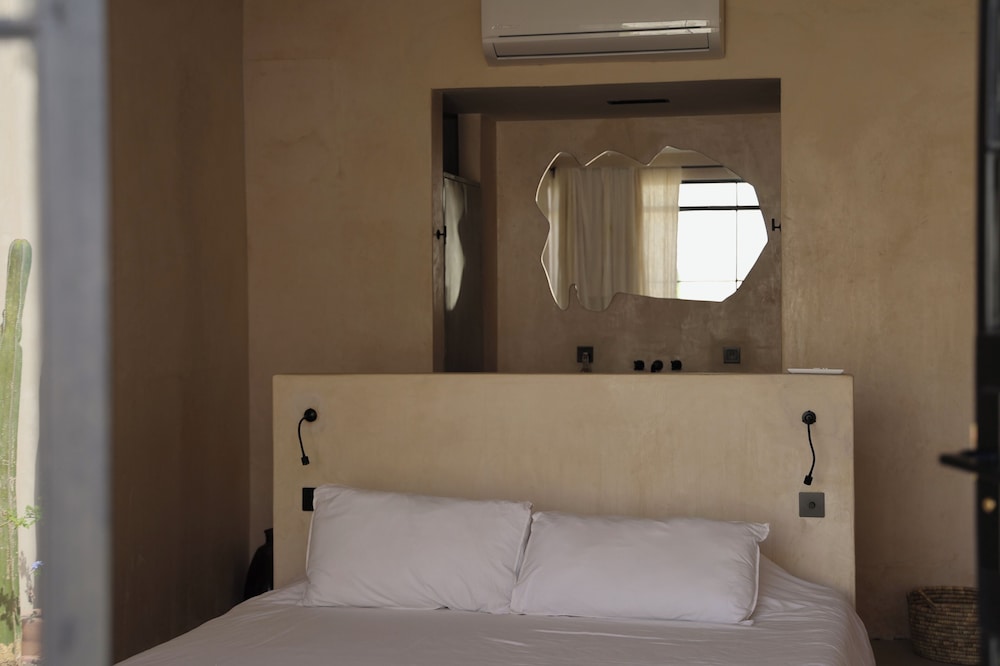 Design Suite, 1 King Bed, Bathtub, Corner (3) photo 3