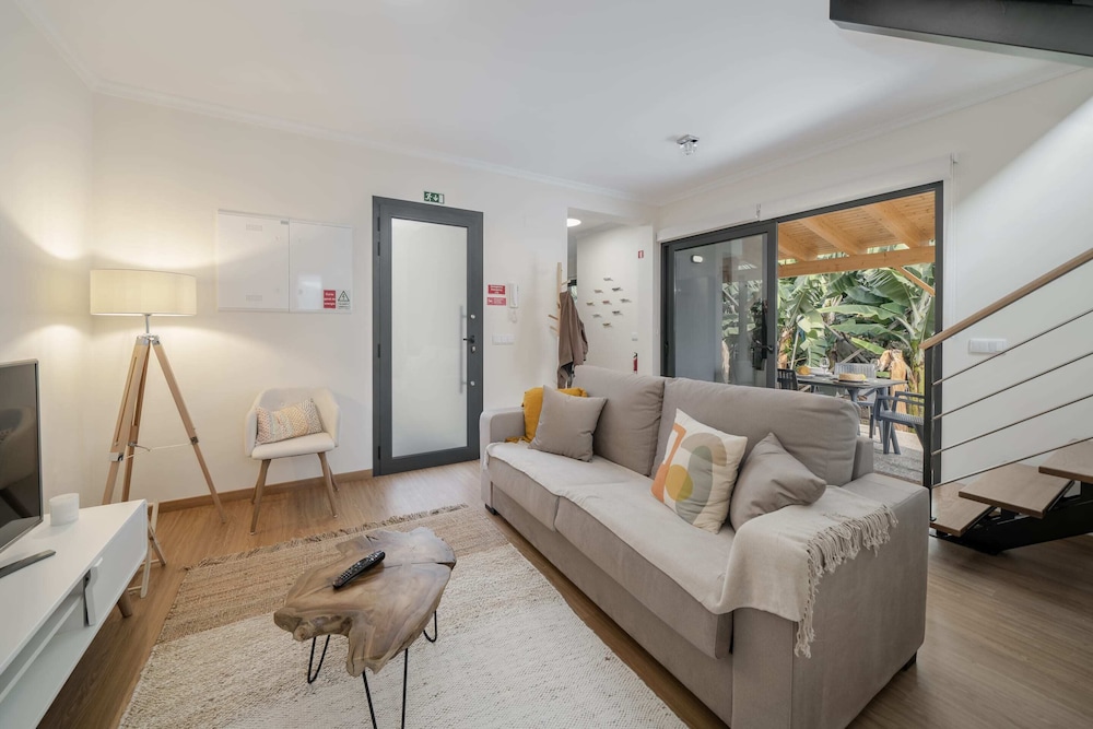 Basic House, 1 Queen Bed with Sofa bed photo 2