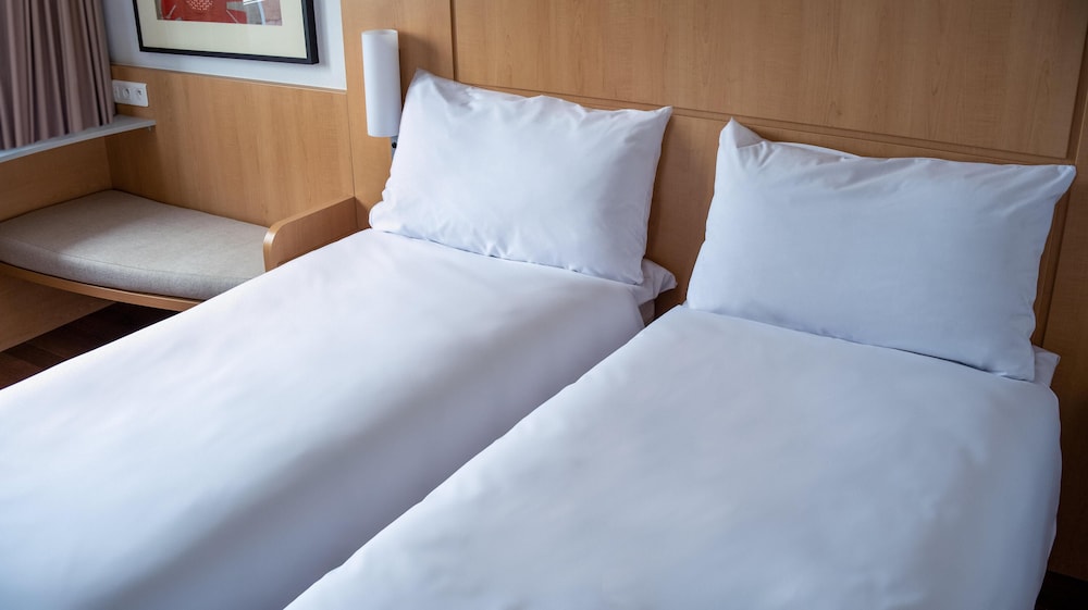 Standard Twin Room - Photo 3
