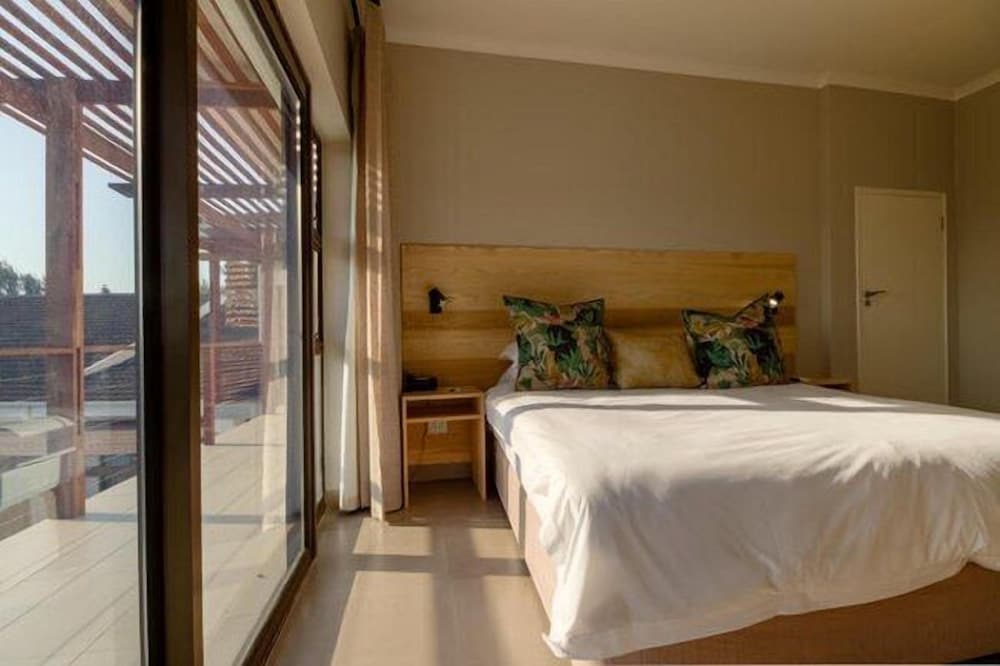 Deluxe Room, 1 King Bed, Harbor View photo 1