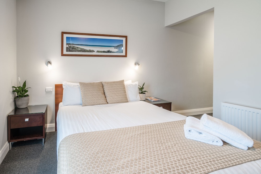 Standard Room, 1 Queen Bed, Balcony photo 3