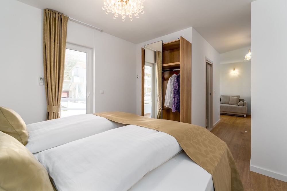 Comfort Double Room, 1 King Bed with Sofa bed, Mountain View