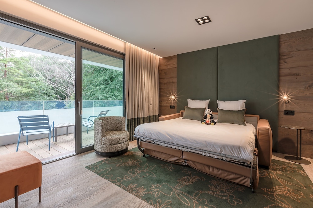 Junior Room, Balcony