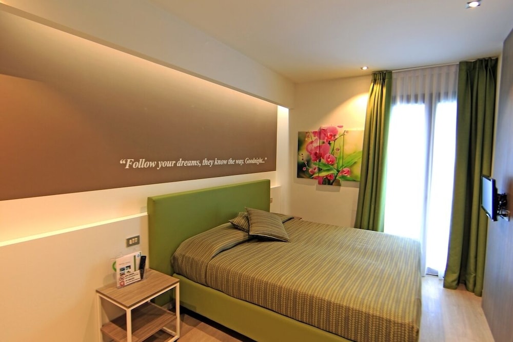 Double or Twin Room, Balcony, Pool View - Photo 4