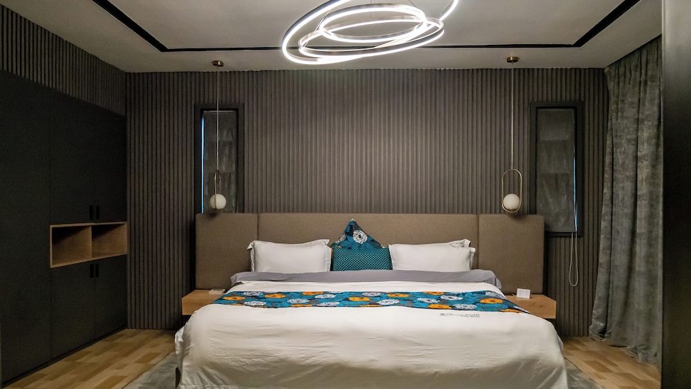 Executive Apartment, 2 Bedrooms, Kitchenette, Pool View photo 3
