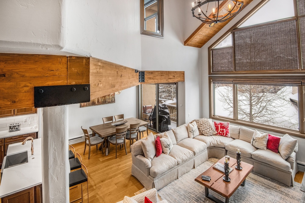 Townhome, 5 Bedrooms photo 2