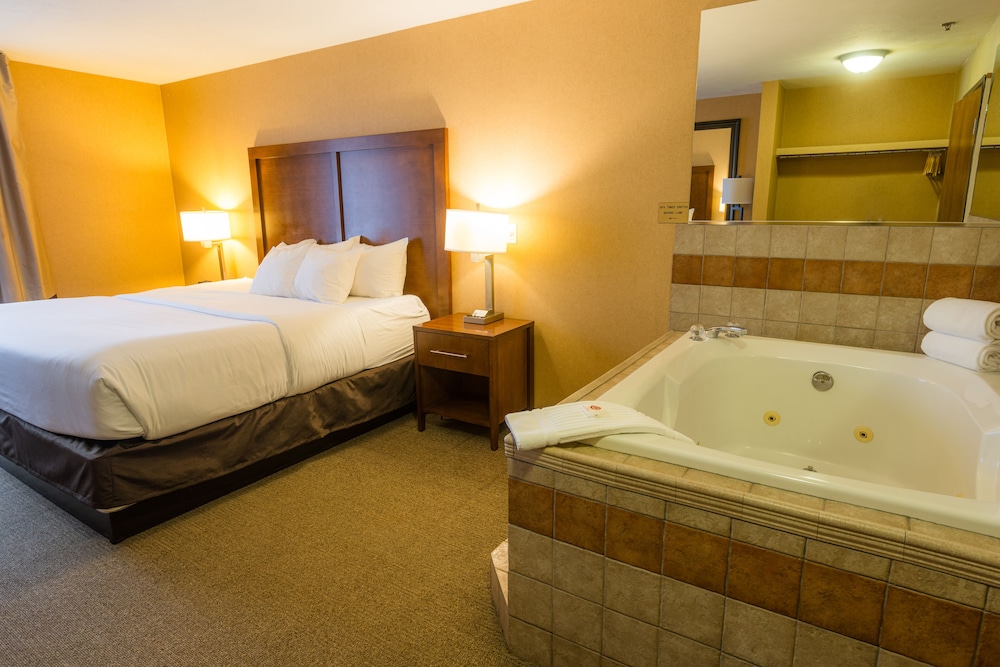 Suite, 1 King Bed, Non Smoking (Upgrade) - Photo 1