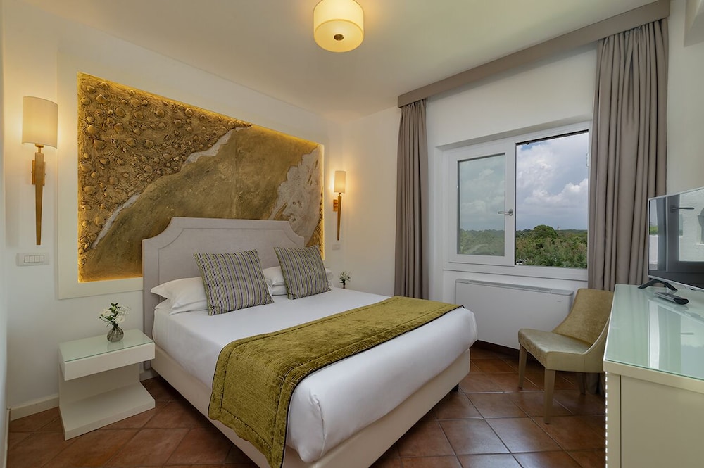 Family Room, 2 Bedrooms, Garden View - Photo 1