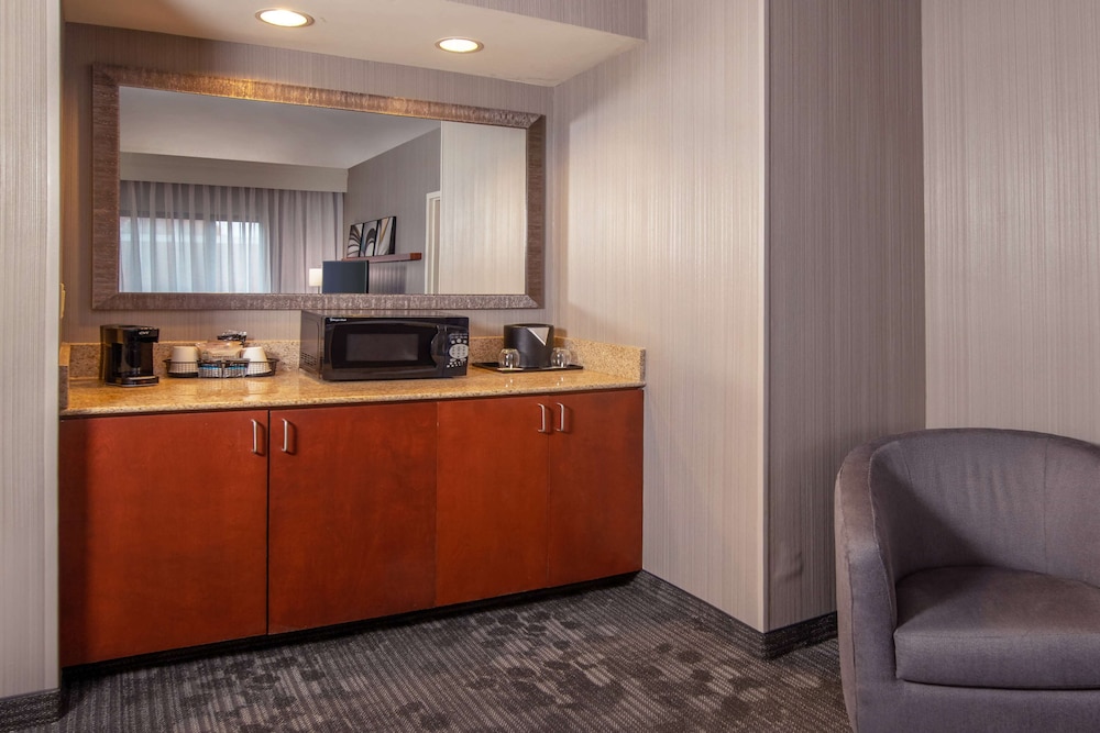 Suite, Multiple Beds (One Bedroom) - Photo 3