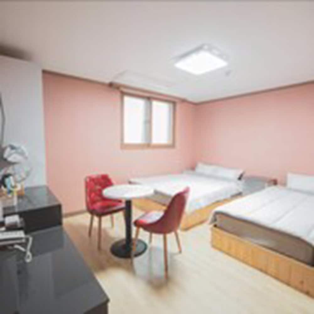 Twin Room, Bathtub photo 1