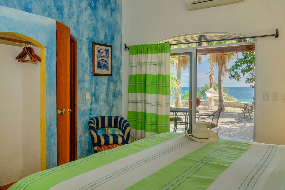 Superior Room, 1 Bedroom, Ocean View, Beachfront photo 2