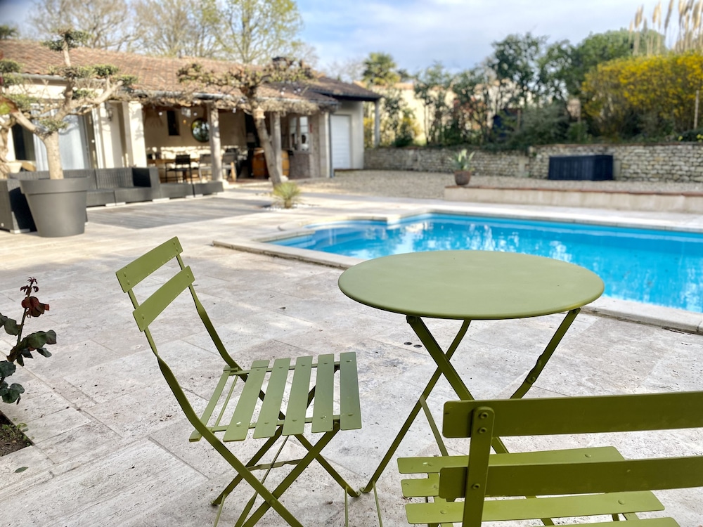 Deluxe Double Room, Private Bathroom, Pool View photo 2