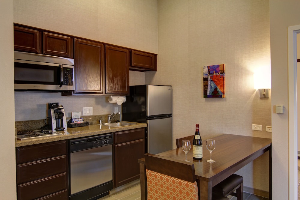 Suite, 1 King Bed - Photo 4