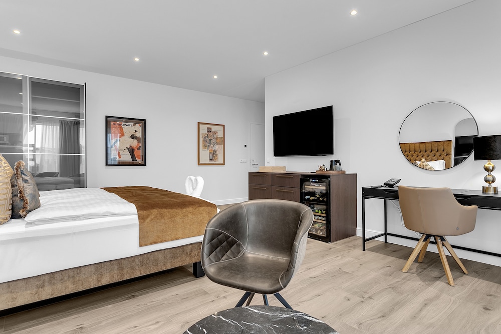 Gallery Suite - Photo 12