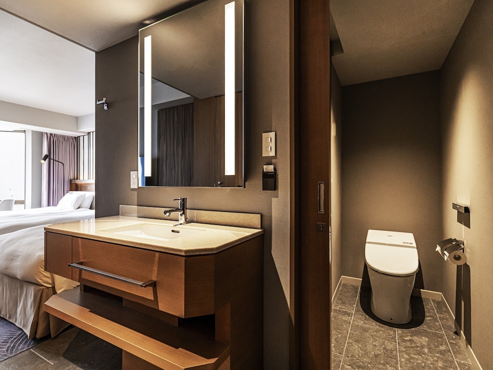 Executive Connecting Room with City Side 1Extra Bed (5 adults 1Twin Room & 1Twin Room with Extra Bed thumbnail 5