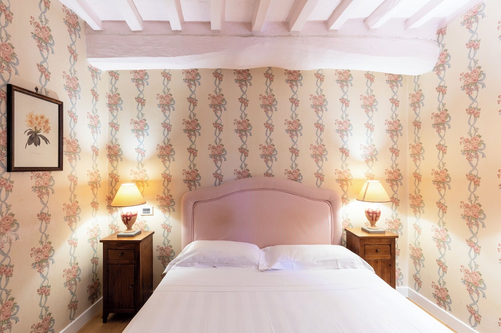 Classic Double Room, Balcony - Photo 3