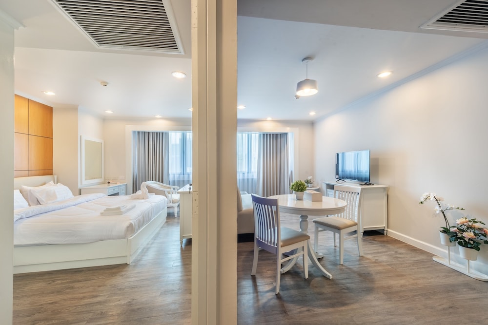 Standard Apartment, City View photo 3
