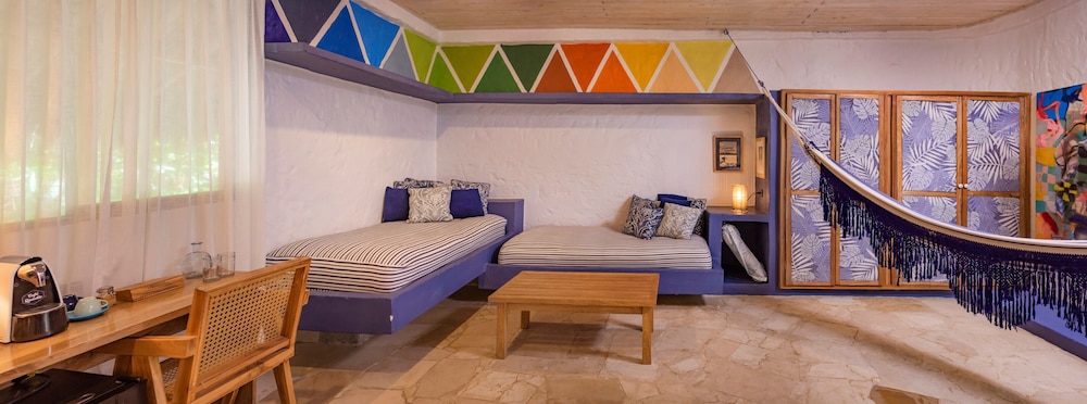 Superior Twin Room, 2 Double Beds, Partial Ocean View photo 3