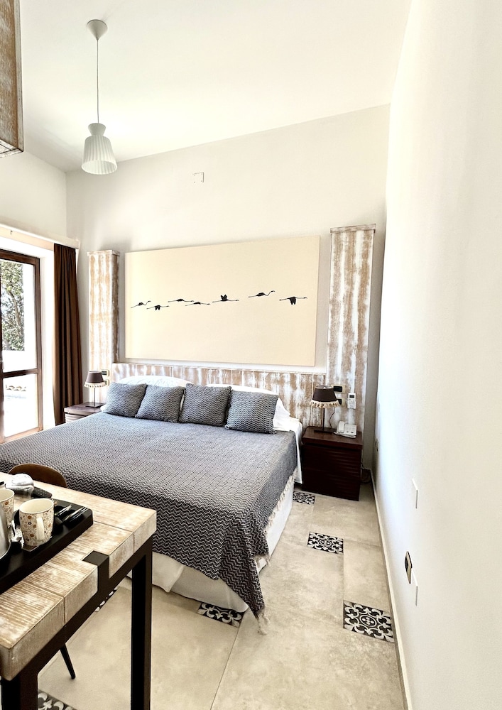 Comfort Room - Photo 1
